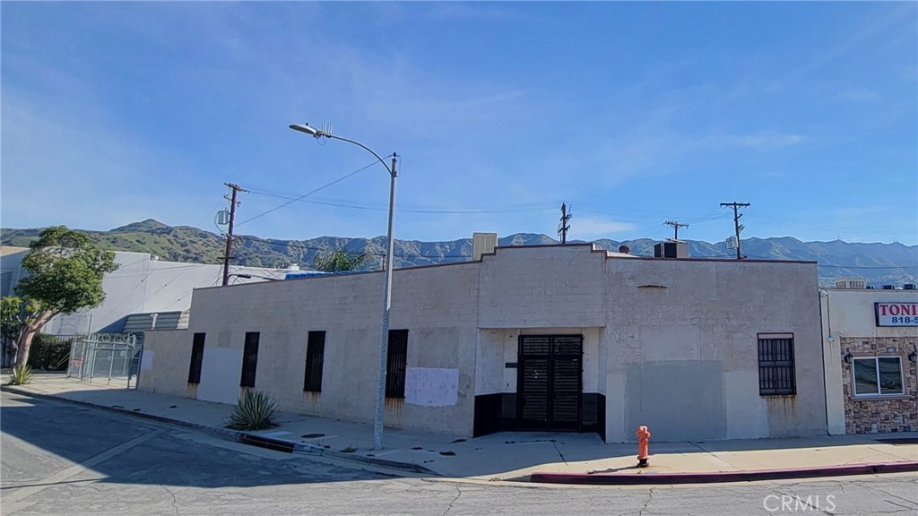3238 N San Fernando Boulevard Property Photo