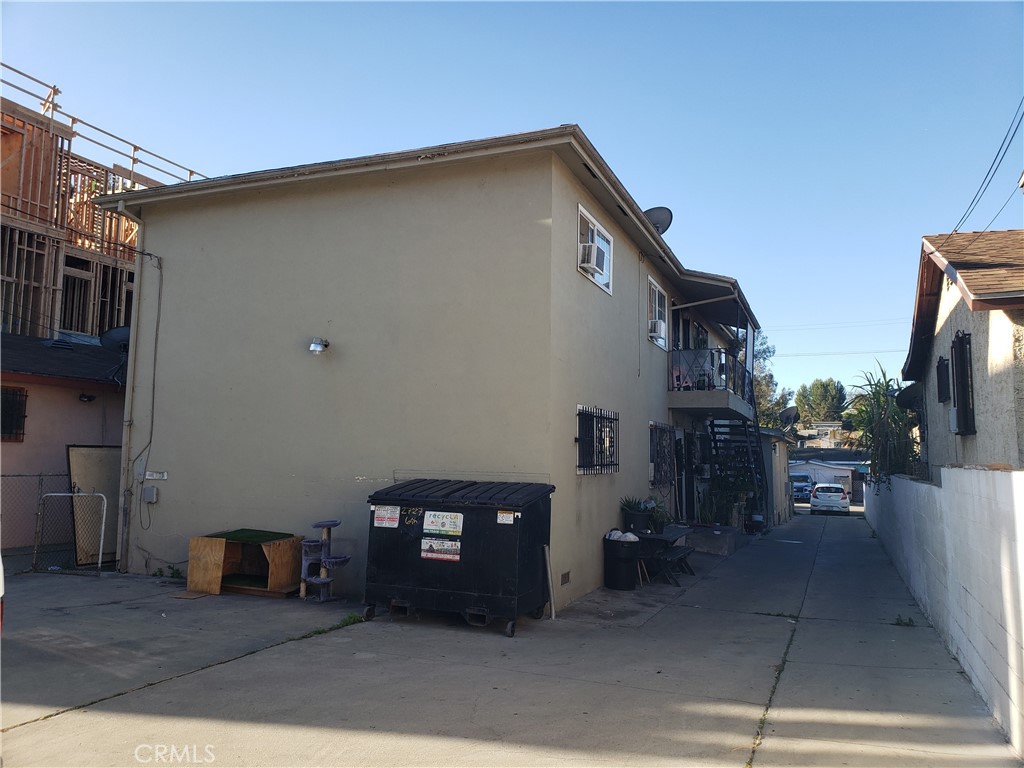 2727 E 6th Street Property Photo 8