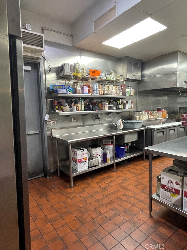 7115 Beach Boulevard Property Photo 9