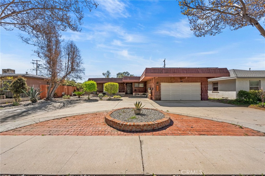 579 E 40th Street Property Photo