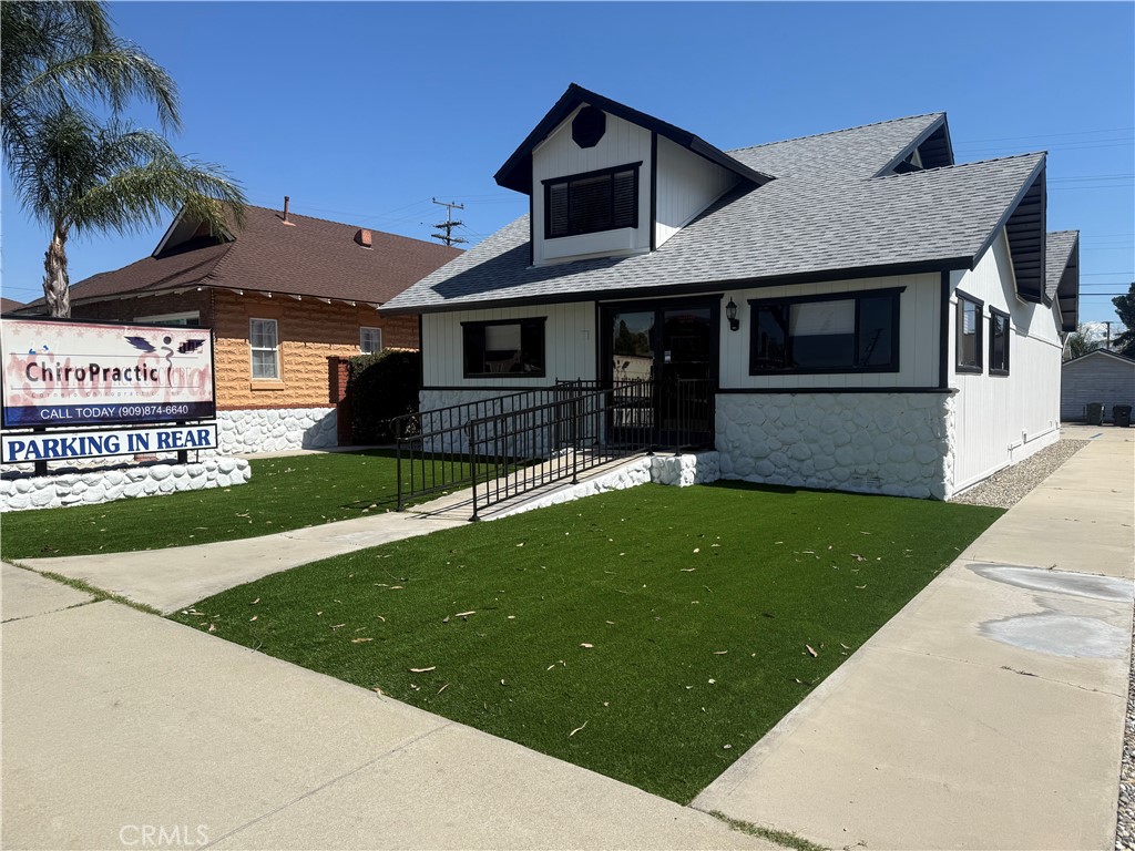 237 N Riverside Avenue Property Photo 1
