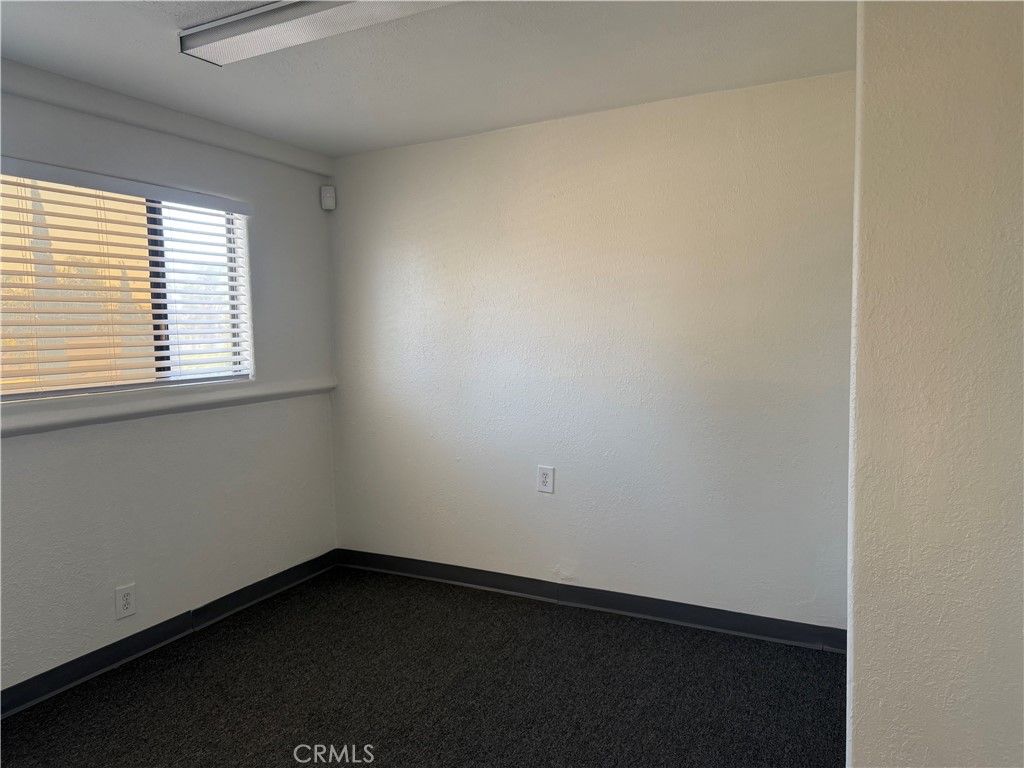 237 N Riverside Avenue Property Photo 28