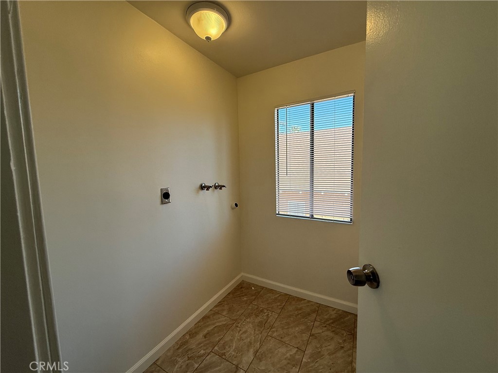 237 N Riverside Avenue Property Photo 31