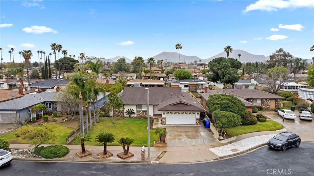 17435 Hawthorne Court Property Photo