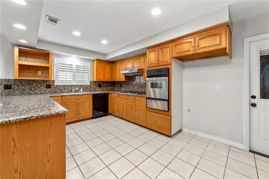 17435 Hawthorne Court Property Photo 10