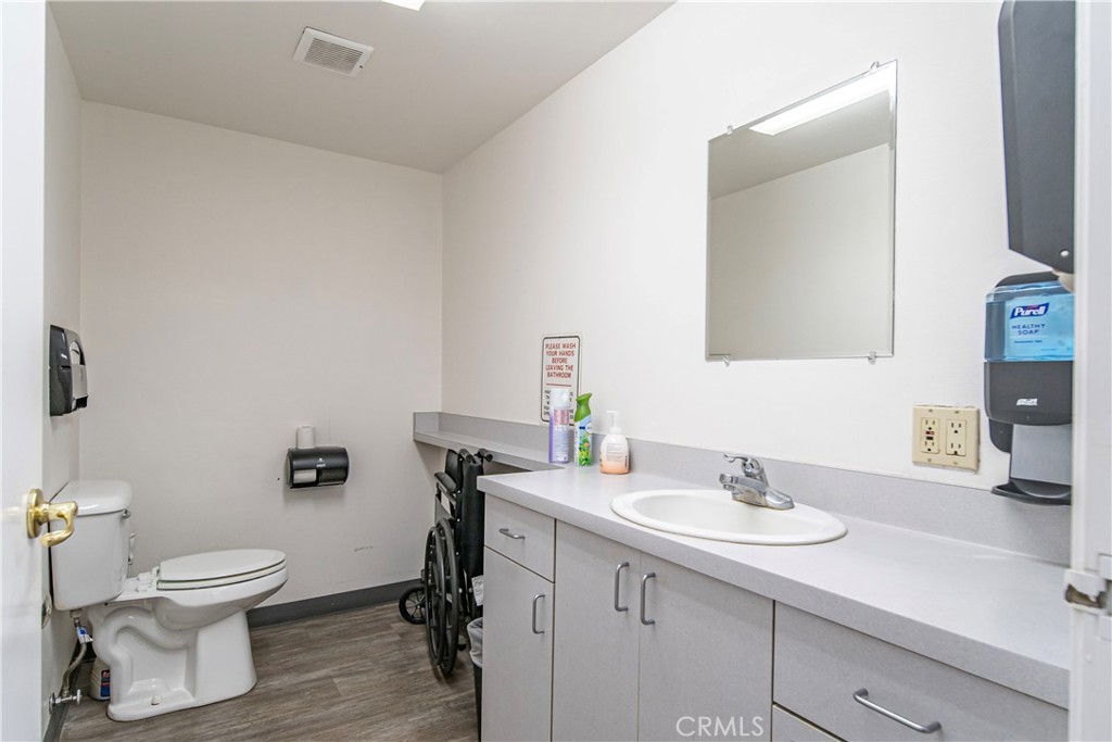 315 E Route 66 Property Photo 13