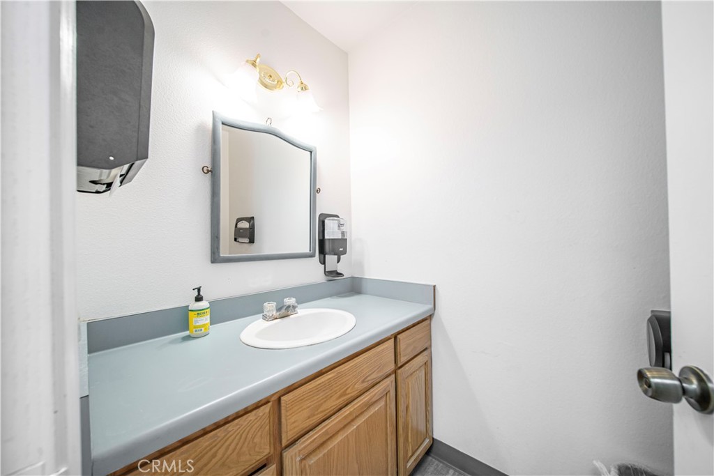 315 E Route 66 Property Photo 34