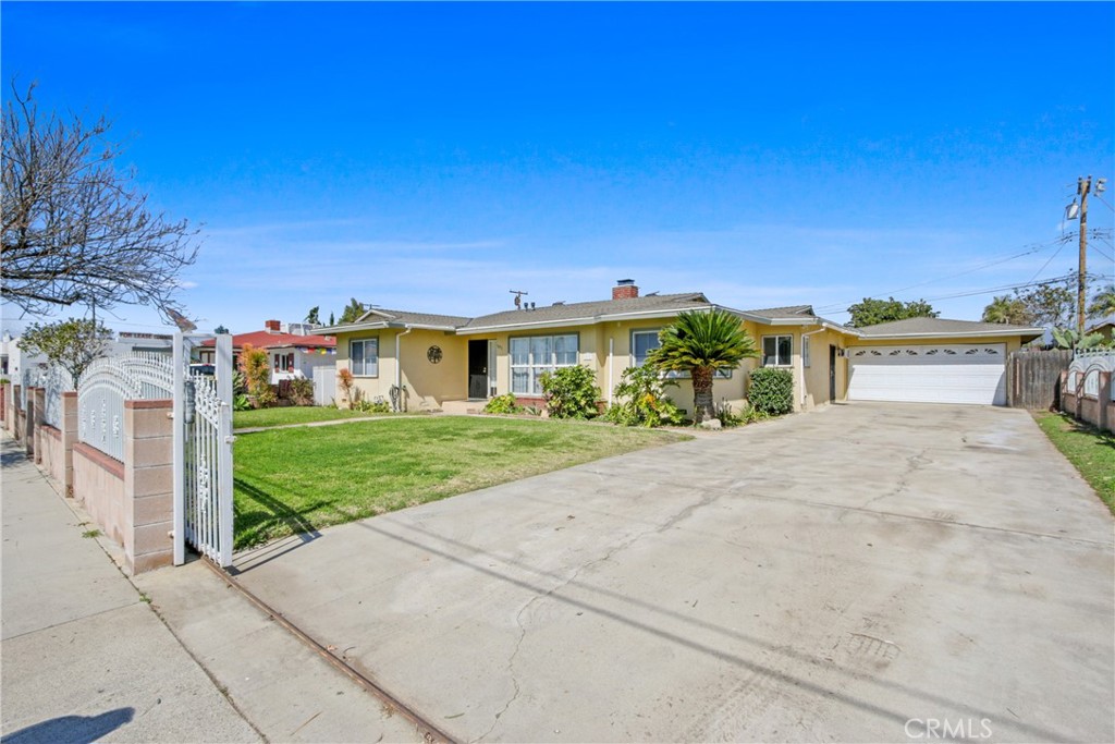 1831 E Rowland Avenue Property Photo