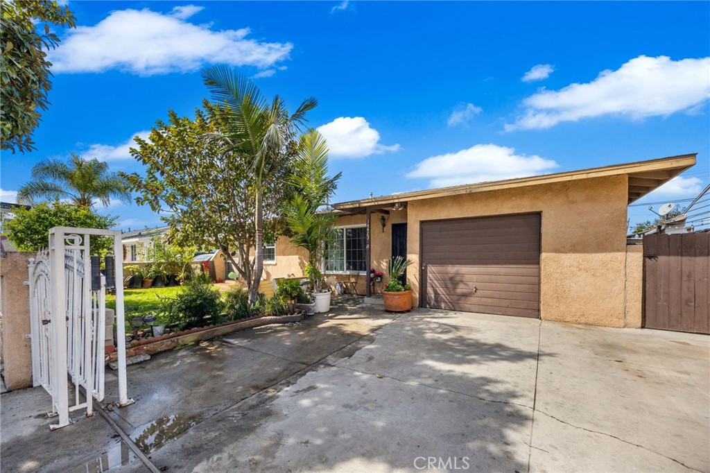 14423 Cabrillo Avenue Property Photo