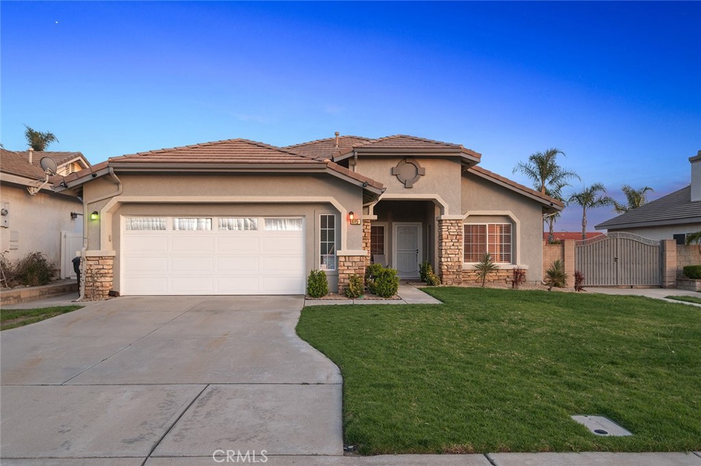 4055 N Redwood Avenue Property Photo
