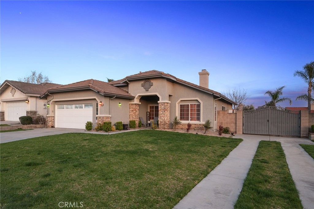 4055 N Redwood Avenue Property Photo 2