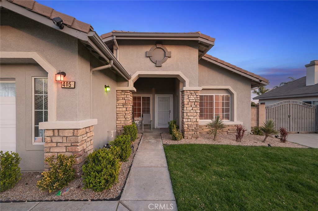 4055 N Redwood Avenue Property Photo 4