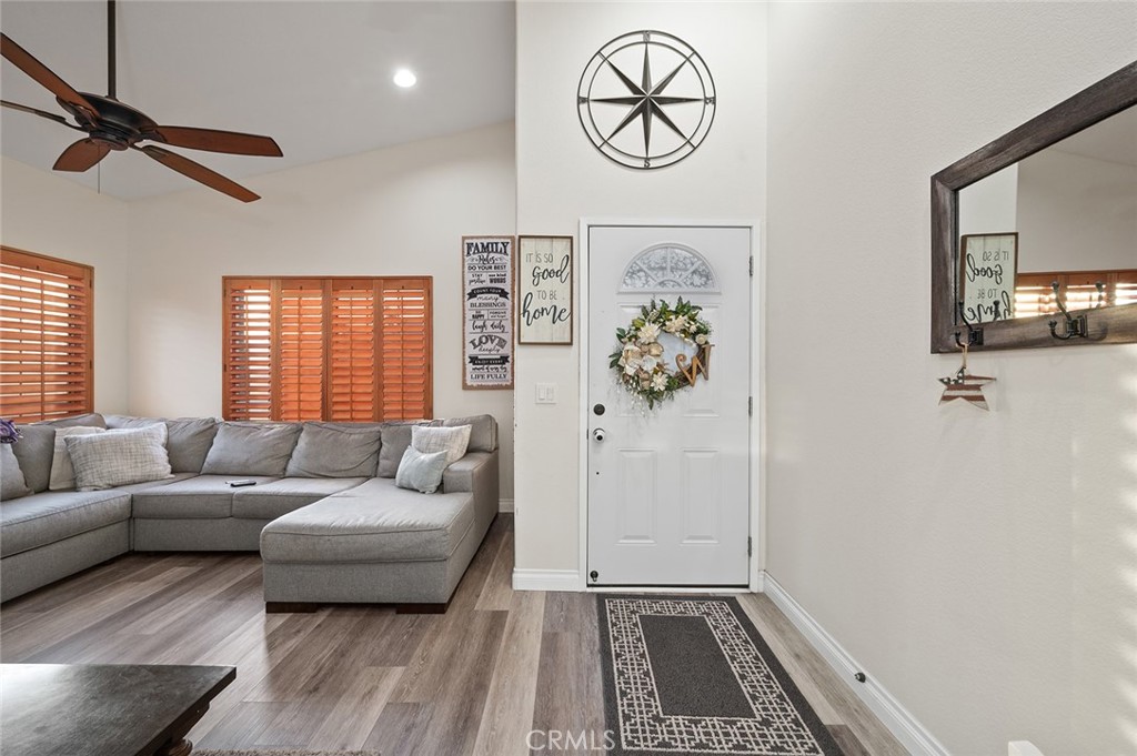 4055 N Redwood Avenue Property Photo 6