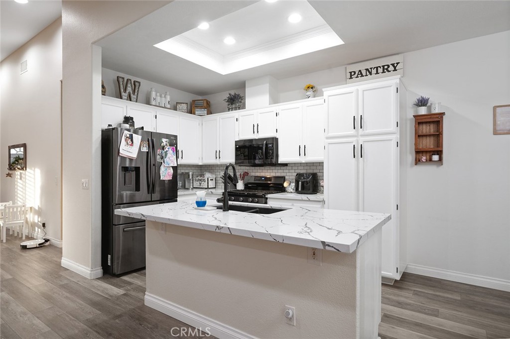 4055 N Redwood Avenue Property Photo 10