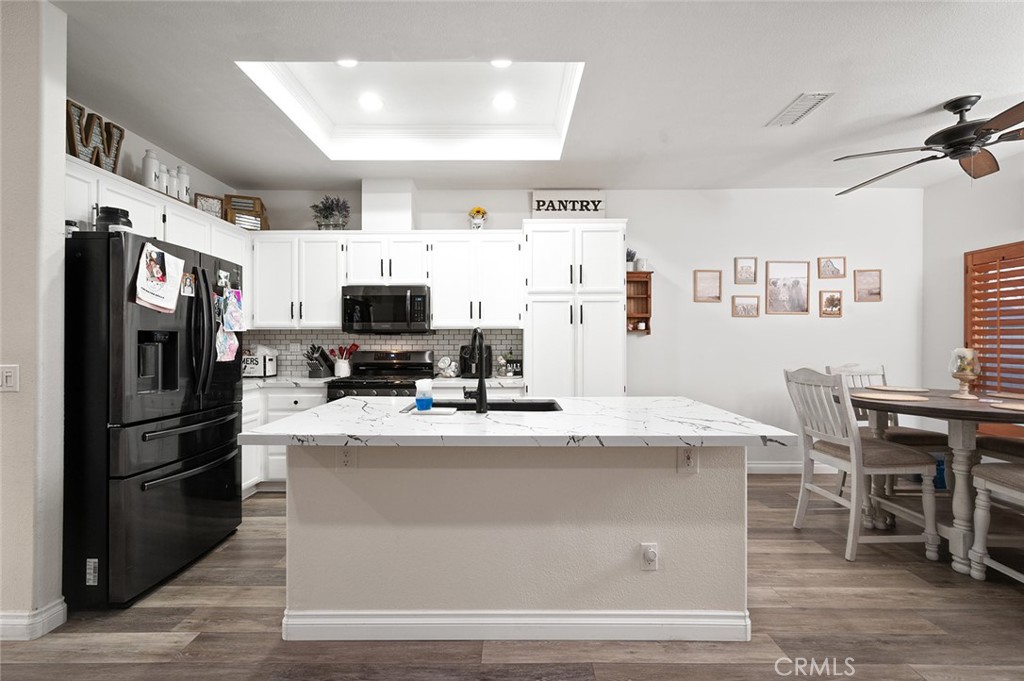 4055 N Redwood Avenue Property Photo 11