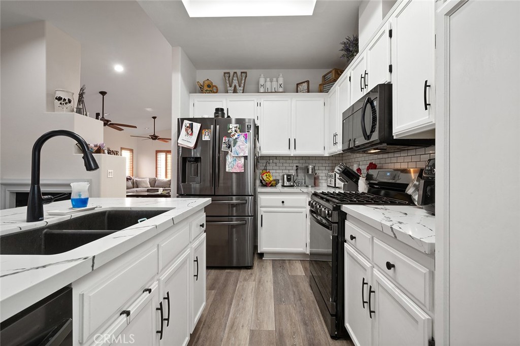 4055 N Redwood Avenue Property Photo 14