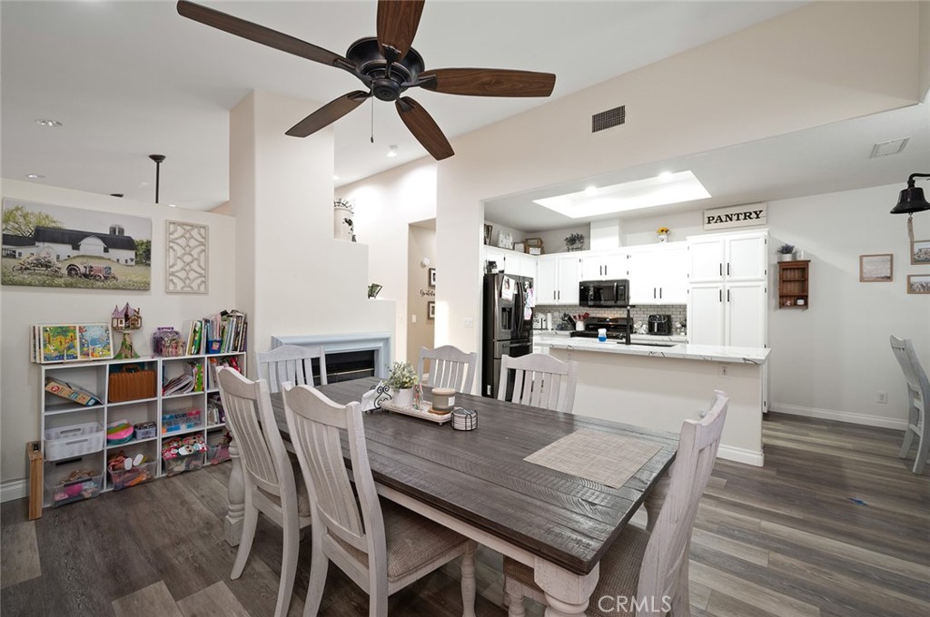 4055 N Redwood Avenue Property Photo 17