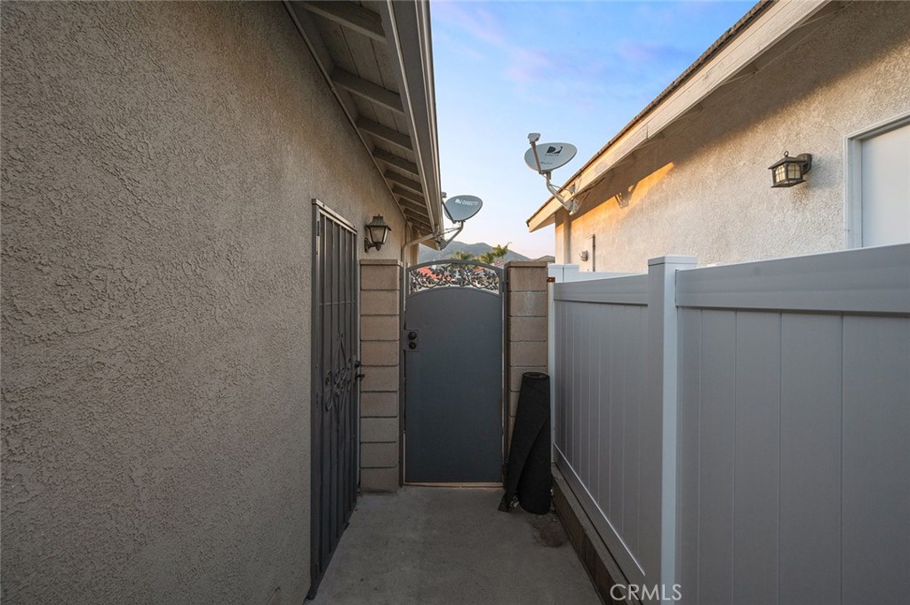 4055 N Redwood Avenue Property Photo 39