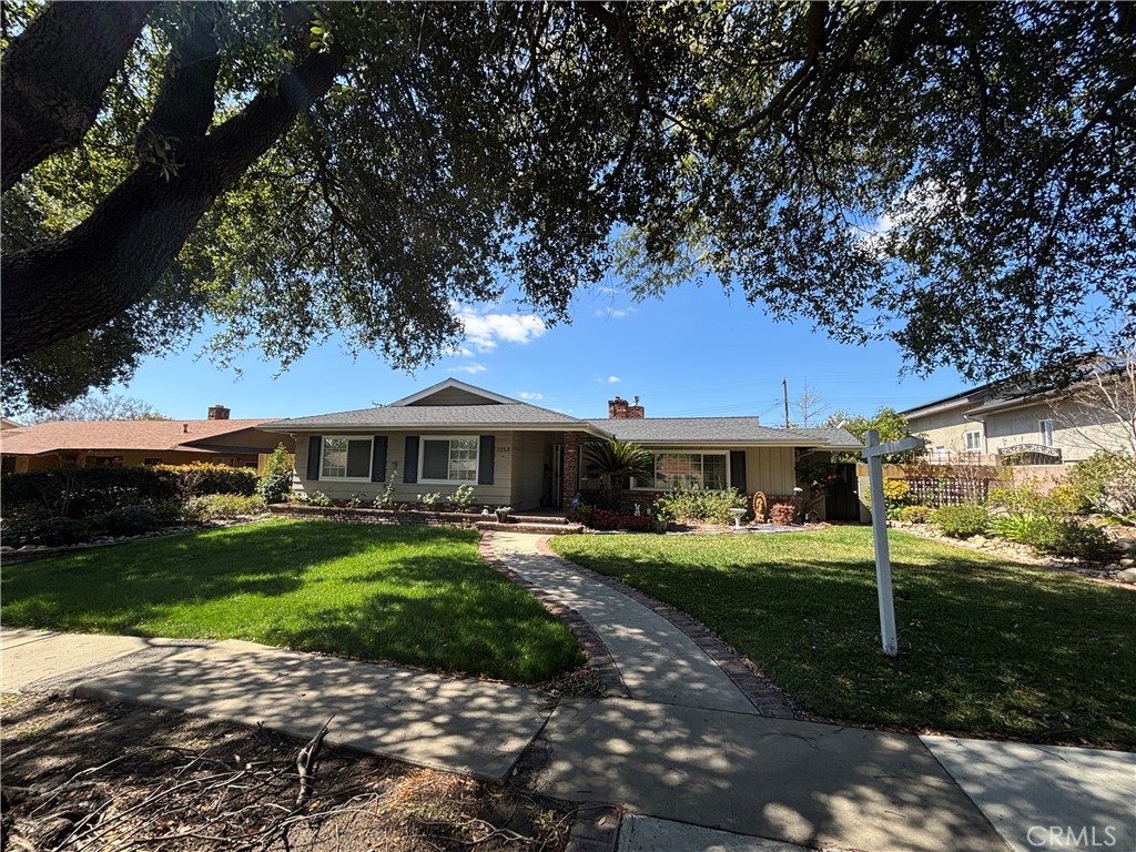1253 N Tulare Way Property Photo