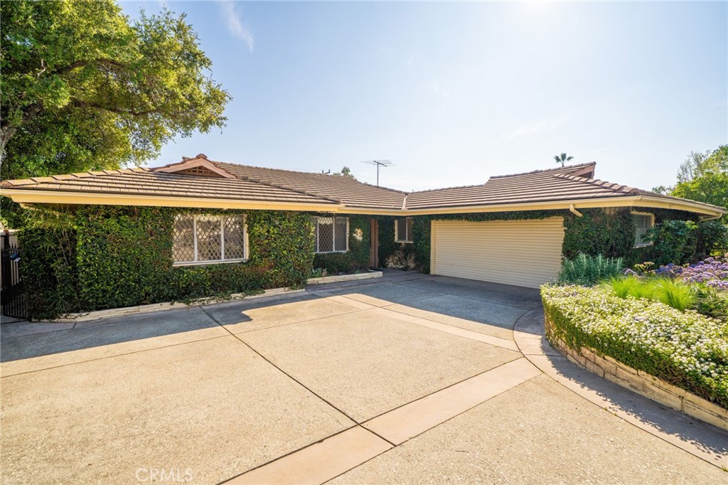742 E Virginia Avenue Property Photo