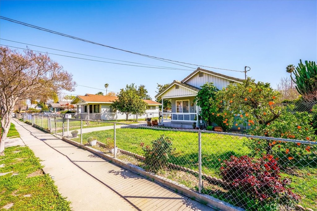 201 E Olive Street Property Photo