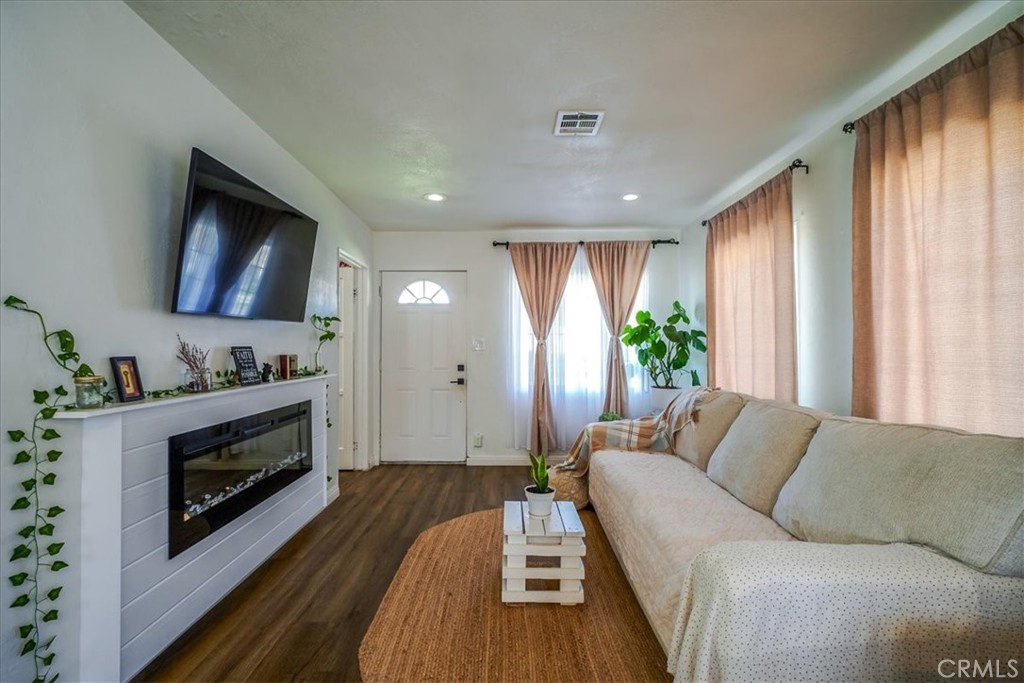 201 E Olive Street Property Photo 8