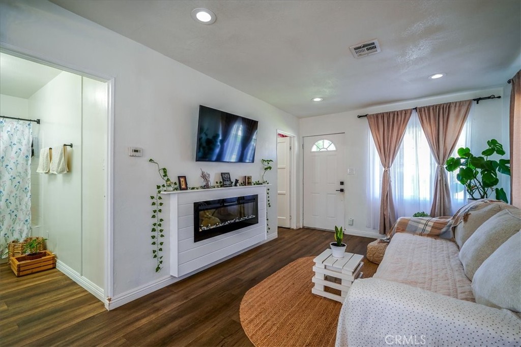 201 E Olive Street Property Photo 9