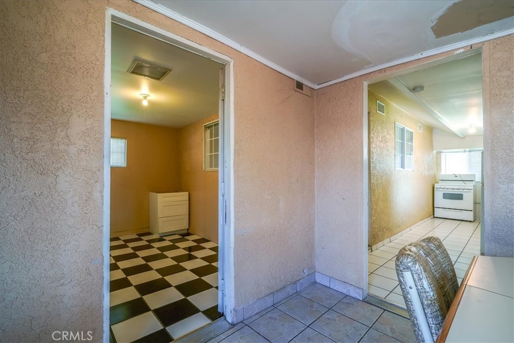 201 E Olive Street Property Photo 27