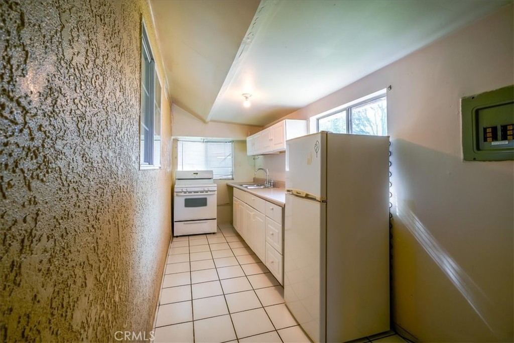 201 E Olive Street Property Photo 29