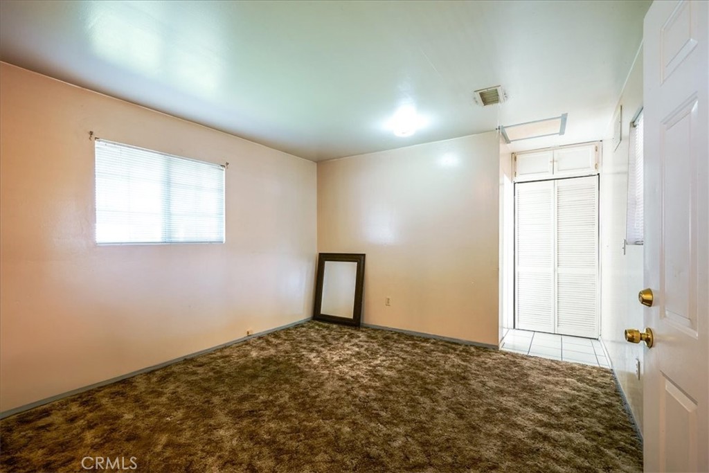201 E Olive Street Property Photo 32
