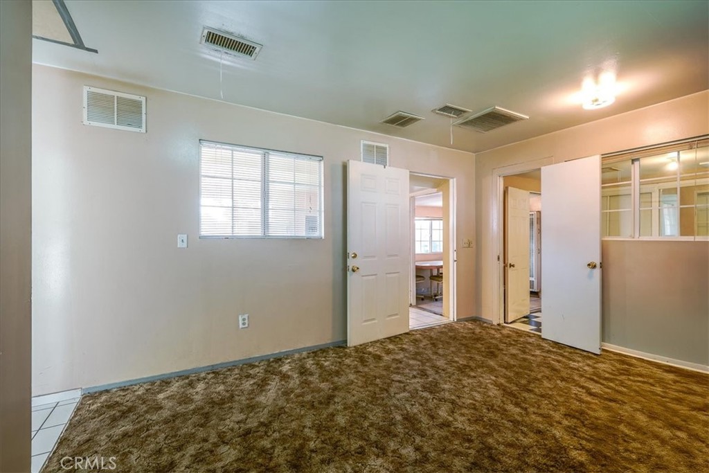 201 E Olive Street Property Photo 33