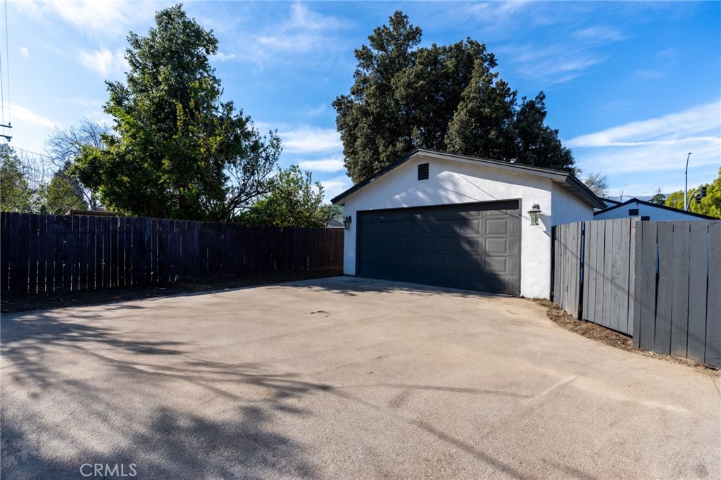 2998 N H Street Property Photo 27