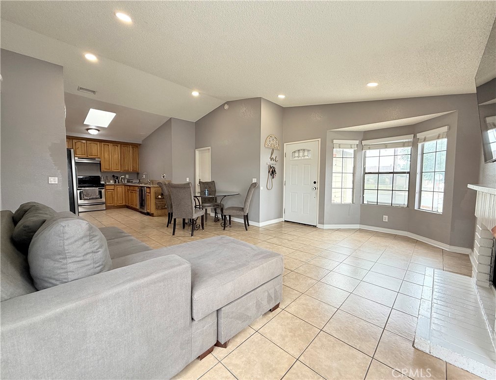 7782 Oleander Avenue Property Photo 7