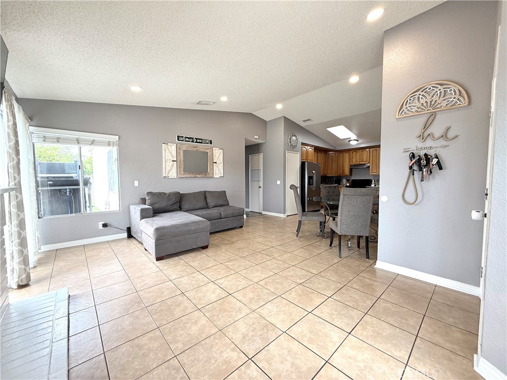 7782 Oleander Avenue Property Photo 9