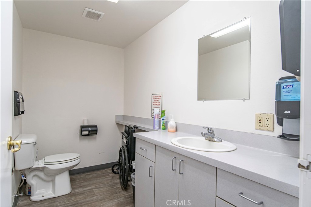 315 E Route 66 101 Property Photo 16