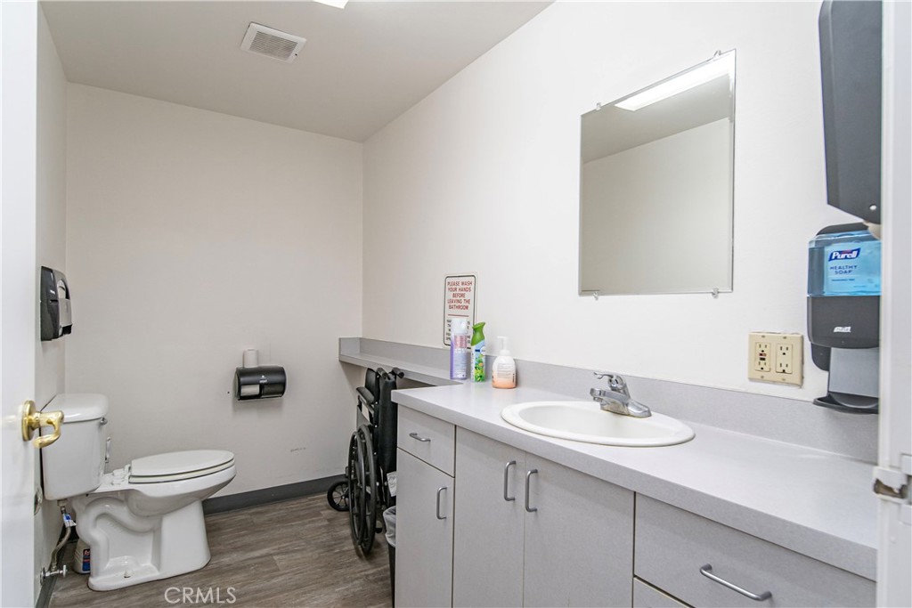315 E Route 66 102 Property Photo 16