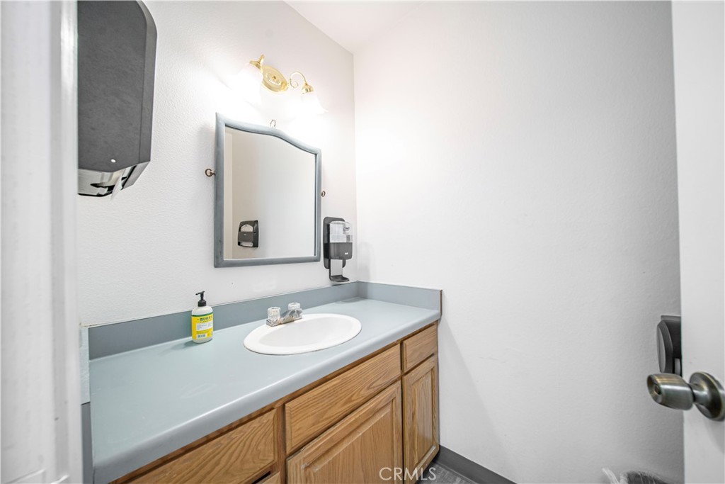 315 E Route 66 102 Property Photo 37