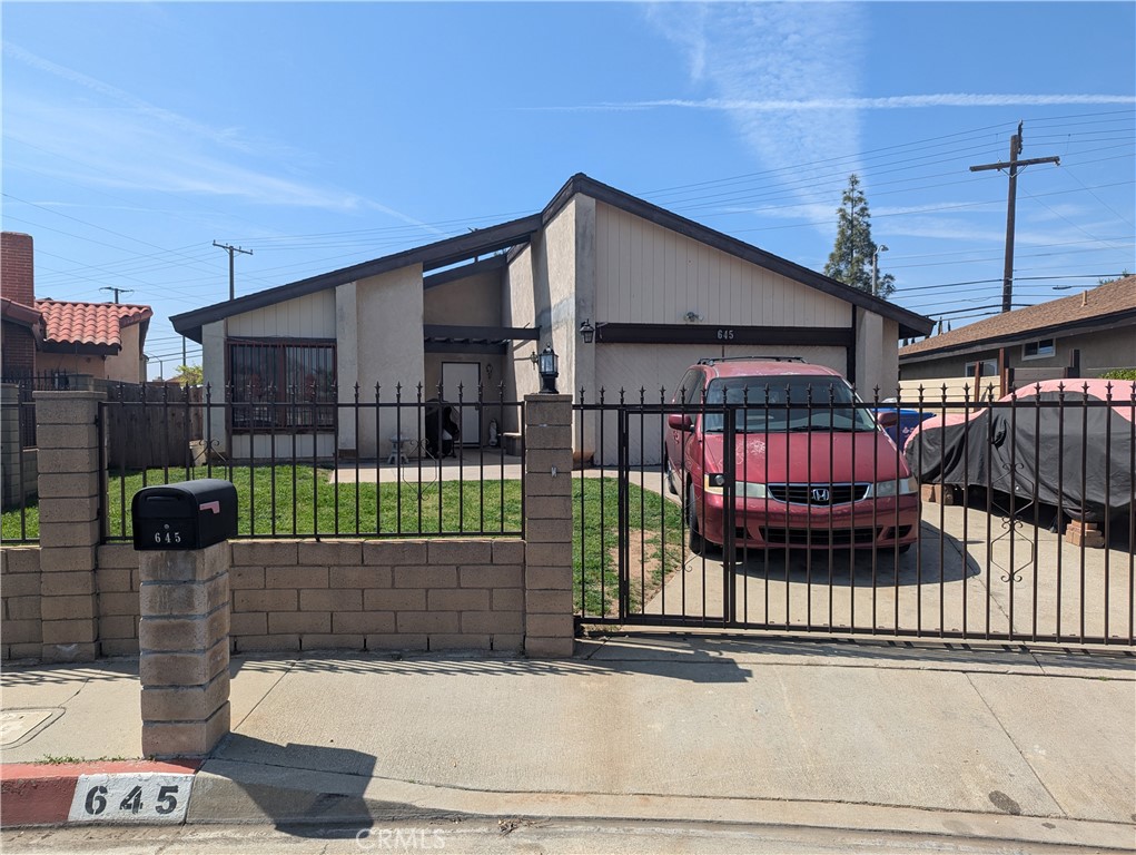 645 S Alameda Avenue Property Photo