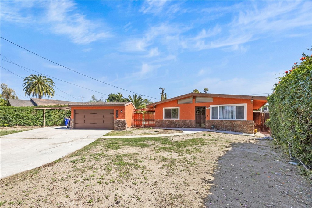 9417 Mango Avenue Property Photo 2