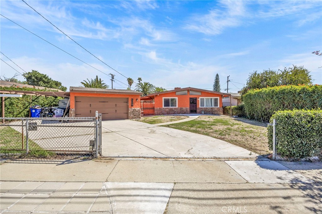 9417 Mango Avenue Property Photo 3
