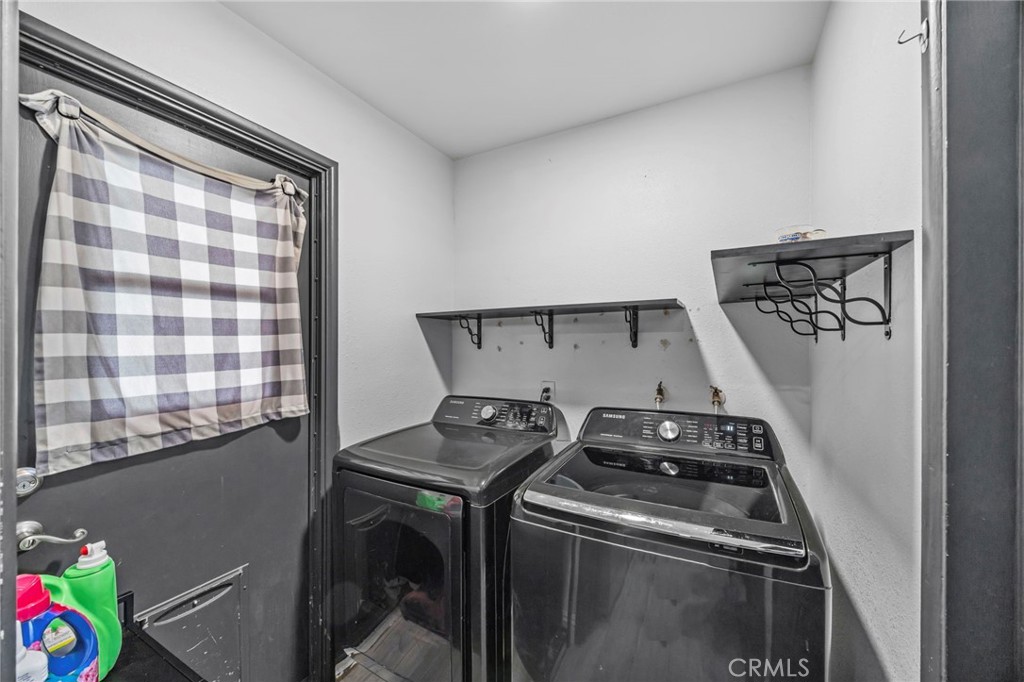 9417 Mango Avenue Property Photo 27