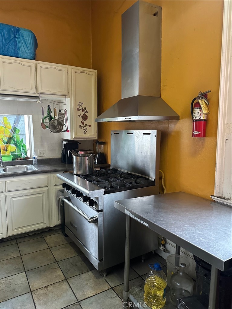 856 E 23rd Street Property Photo 15