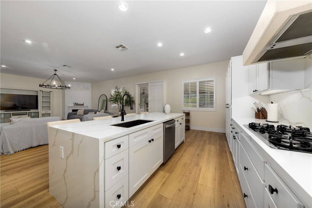 33991 Lake Breeze Drive Property Photo 18