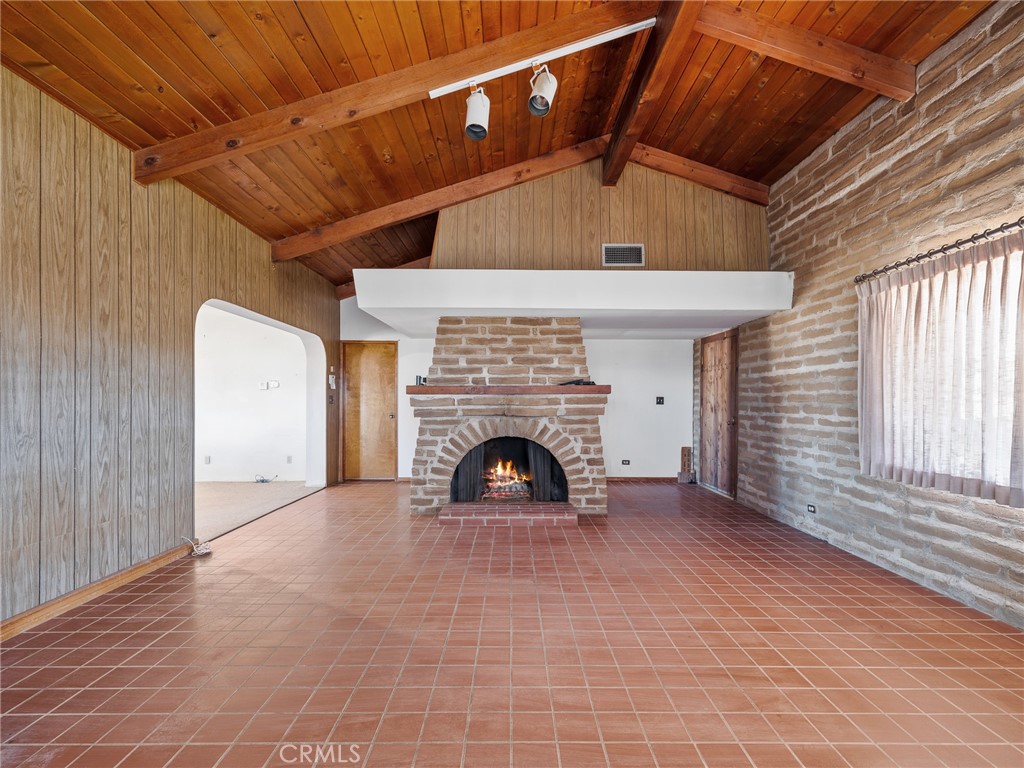 14924 Chamber Lane Property Photo 8