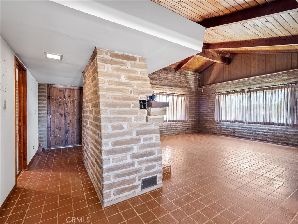 14924 Chamber Lane Property Photo 11