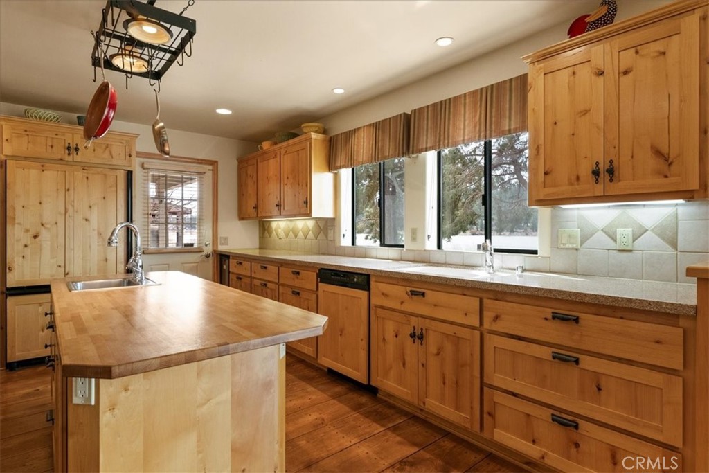 42443 Bear Loop Property Photo 9