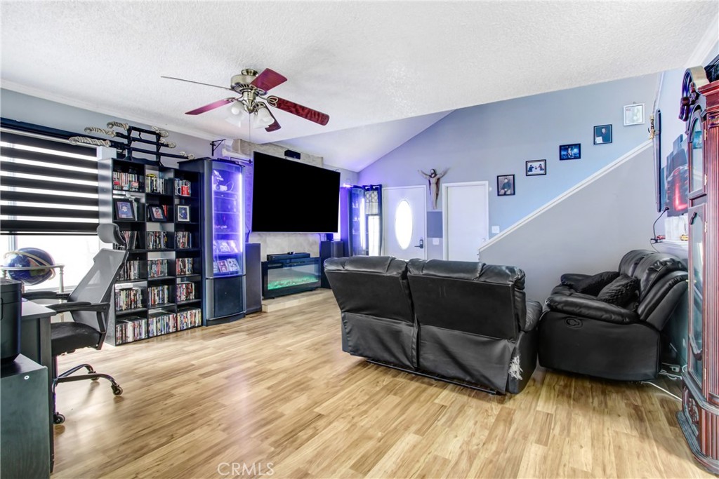 7801 Pinyon Avenue Property Photo 3