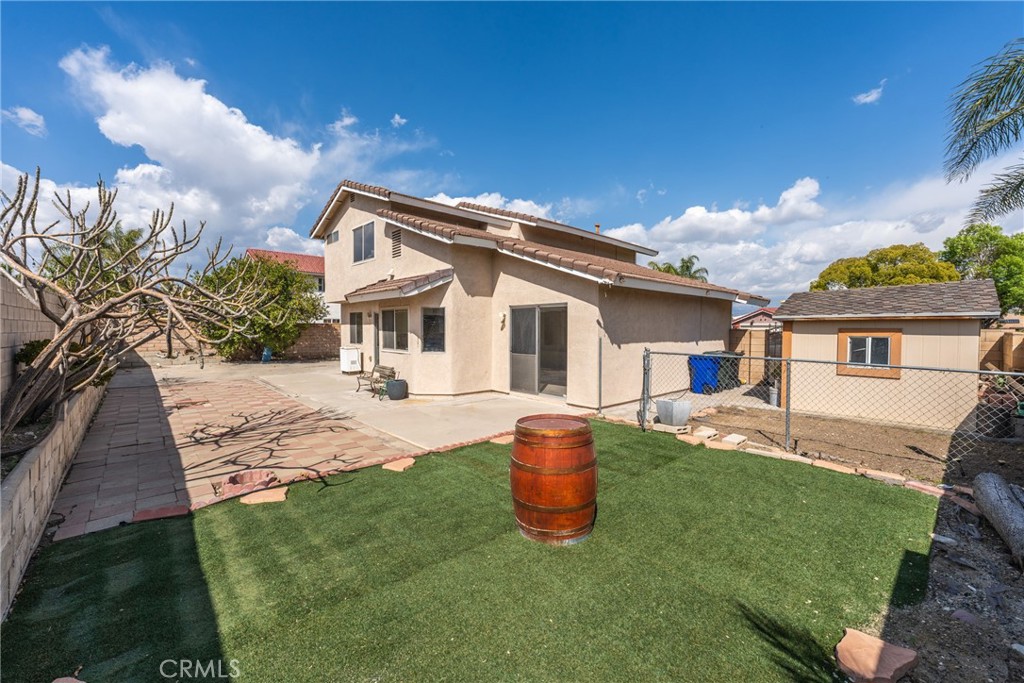1076 N Ironwood Avenue Property Photo 8