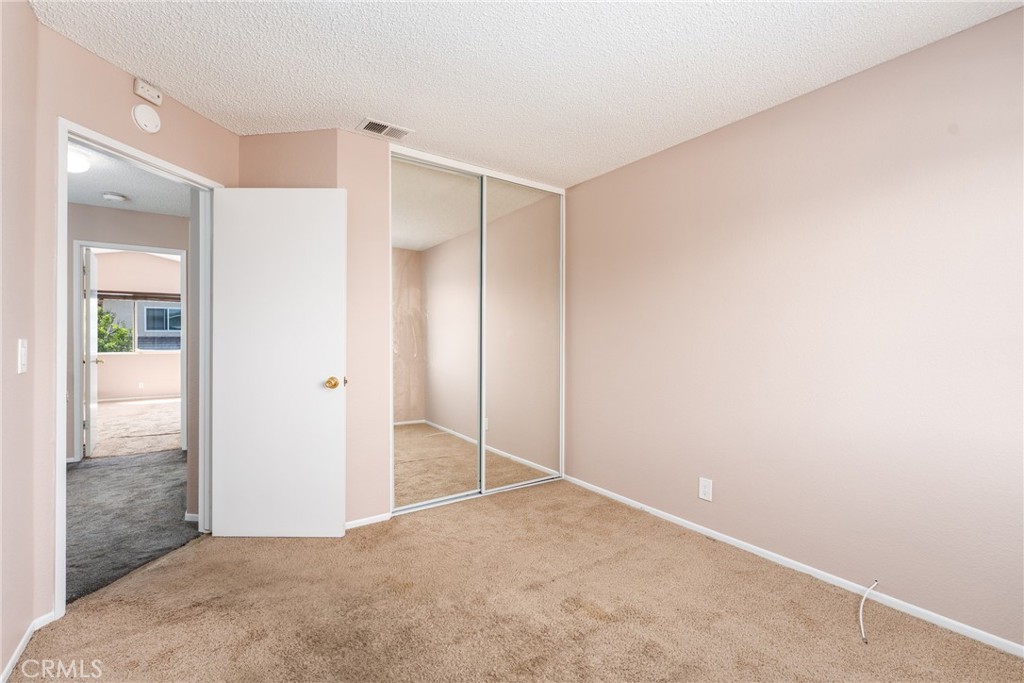 1076 N Ironwood Avenue Property Photo 17