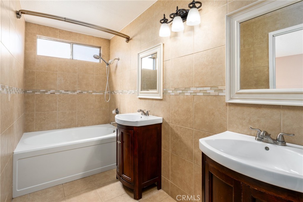 1076 N Ironwood Avenue Property Photo 24
